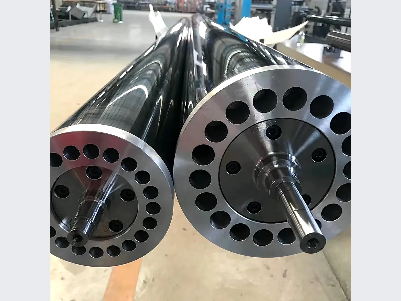 Two SEEHOO carbon fiber live-shaft rollers with machined metal end structures